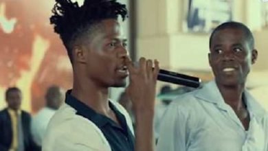 Photo of Kwesi Arthur’s father react to the Sex allegations leveled against His Son