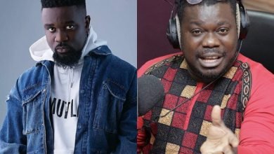Photo of Ridge Hospital must be sued If Obour’s Father didn’t Die of Coronavirus – Sarkodie