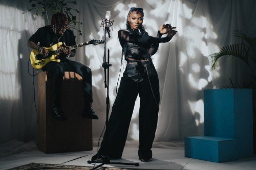 Tomi Owo Through The Never, Tomi Owo Releases A Rockstar Performance Video For Her Metallica’s ‘Through The Never’ Cover On The Metallica Blacklist Album